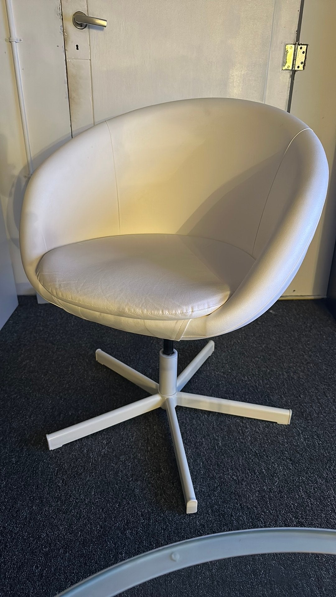 Witte draaibare kuipstoel - Modern design, Ophalen, Kunststof, Gebruikt, Wit