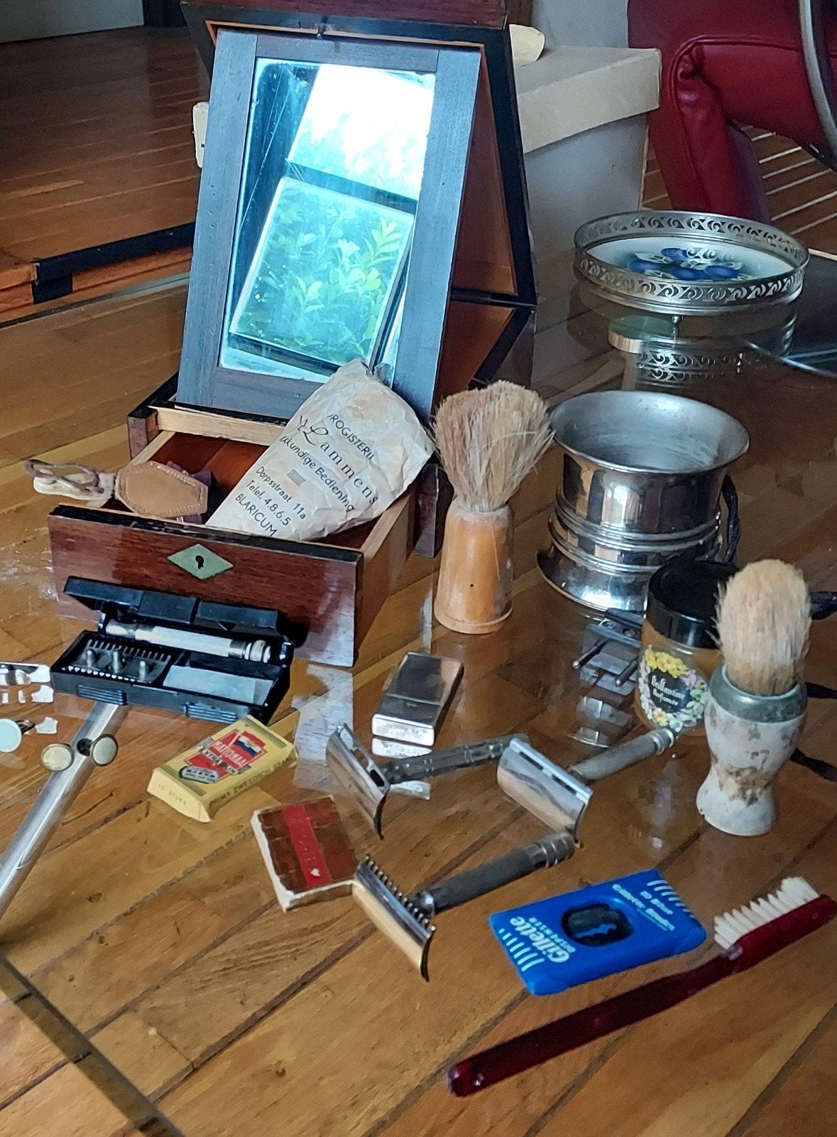 scheerspiegel met heel veel toebehoren., Ophalen of Verzenden