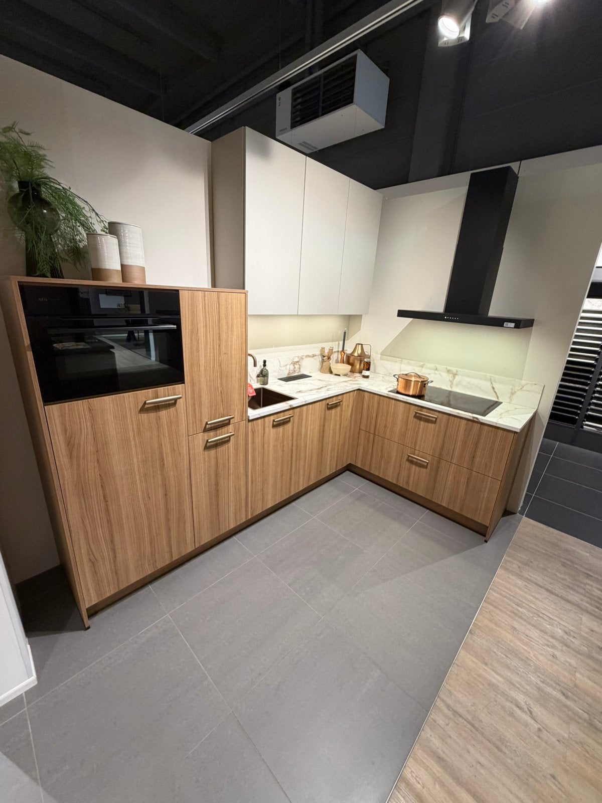 Showroom Keuken Ensor Karamel Walnoot & Zeezout, Ophalen, Overige materialen, Bruin, Hoekkeuken
