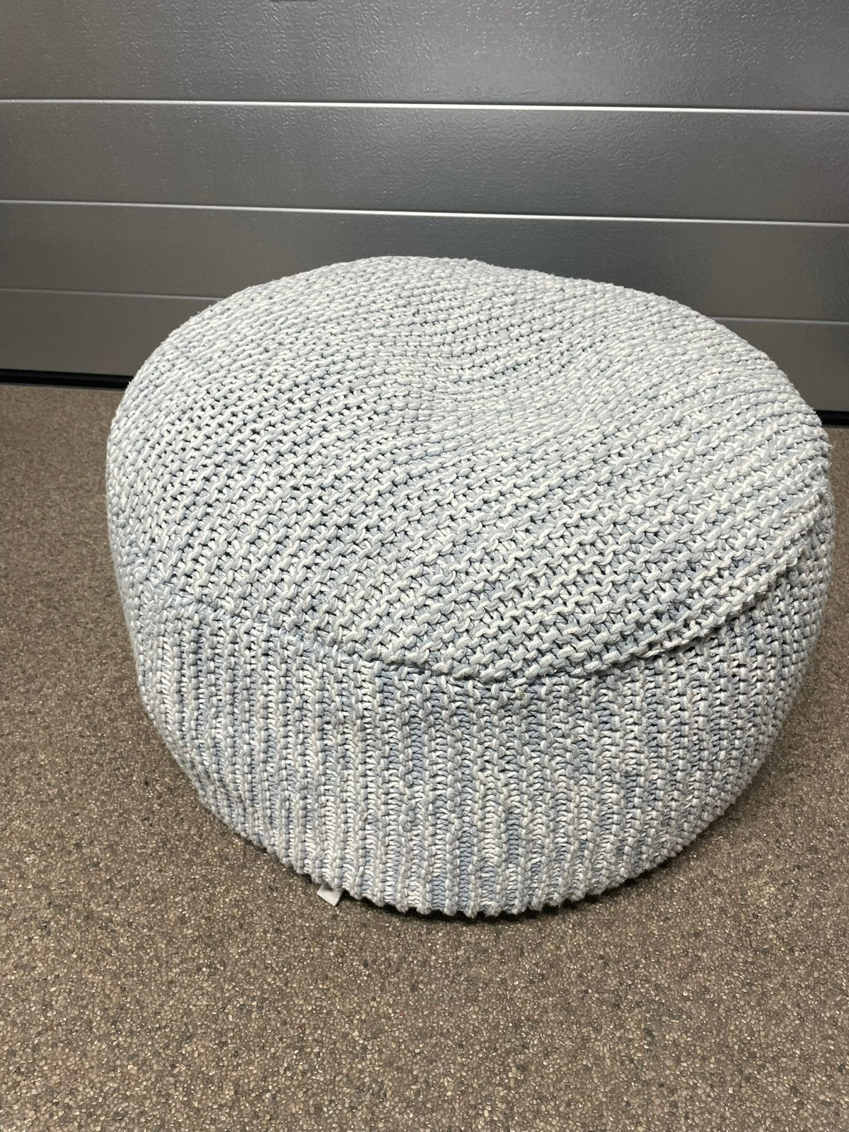 Lichtblauwe grof gebreide poef, Ophalen, Minder dan 50 cm, Gebruikt, Rond