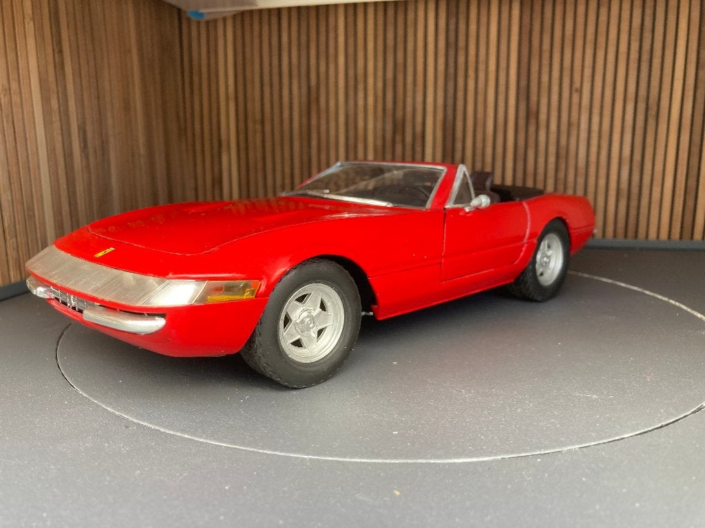 Ferrari 365 GTS/4 Cabriolet 1:18 Solido Rood MJ, Ophalen of Verzenden, Zo goed als nieuw, Auto, Solido