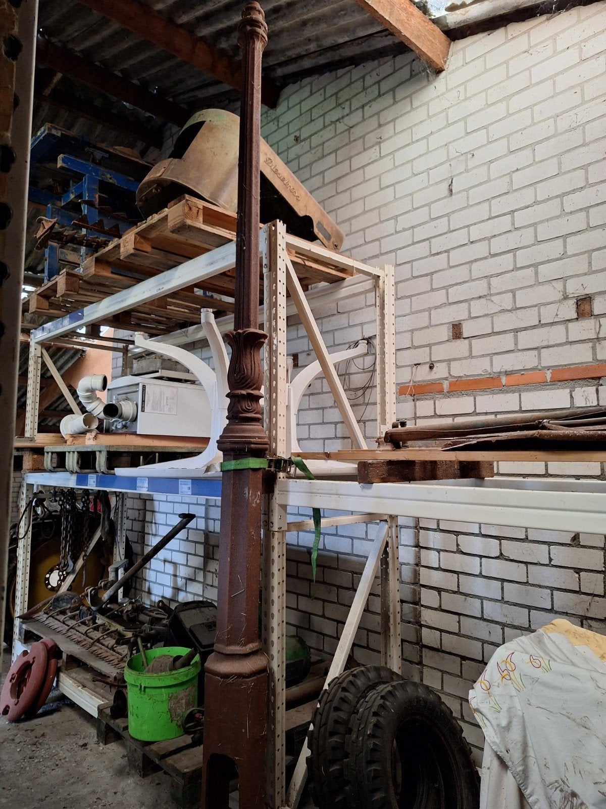 Hoge authentieke gietijzeren lantaarnpaal, Tuin en Terras, Ophalen, Gebruikt, IJzer, Sierhekwerk