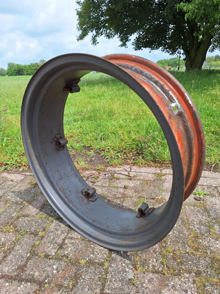 1 keer een 9 x 28 inch trekkervelg, Ophalen, Gebruikt