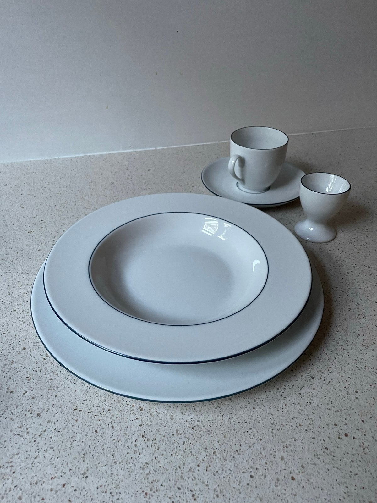 Kahla Servies - Wit met blauw randje - 68 delig, Ophalen, Gebruikt, Keramiek, Effen