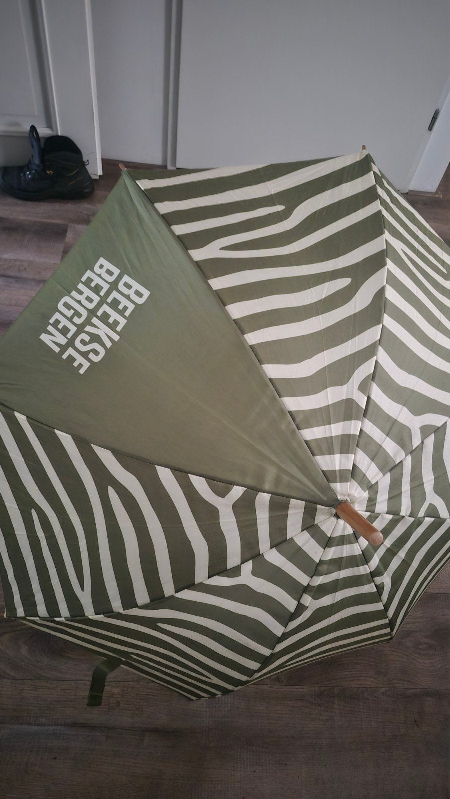 Beekse Bergen paraplu met zebraprint, Ophalen, Zo goed als nieuw, Groen