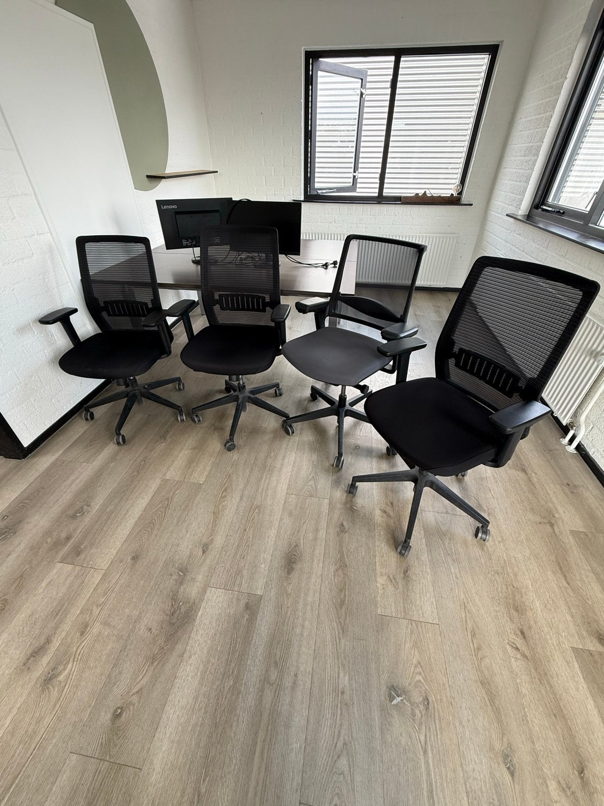 Nette bureaustoelen, ca. 1.5 jaar oud, Ophalen, Zo goed als nieuw, Zwart, Bureaustoel