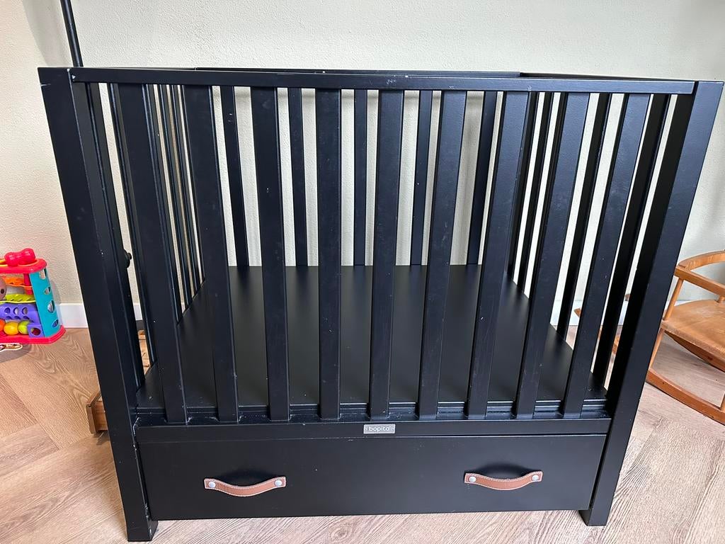 Bopita ‘Kai’ box met lade. Zwart. Met matras, Kinderen en Baby's, Boxen, Ophalen, Gebruikt, Lade