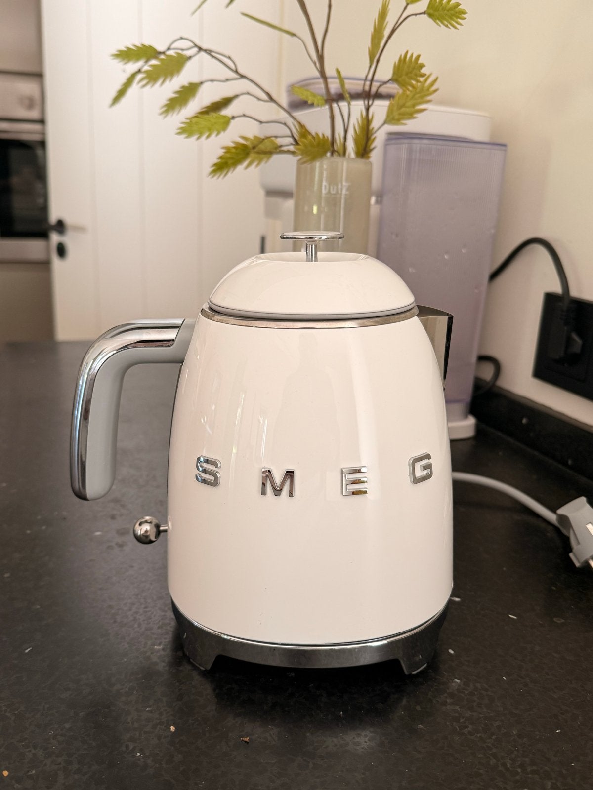 Smeg waterkoker wit - Zeer nette staat, Witgoed en Apparatuur, Minder dan 1 liter, Ophalen of Verzenden, Zo goed als nieuw