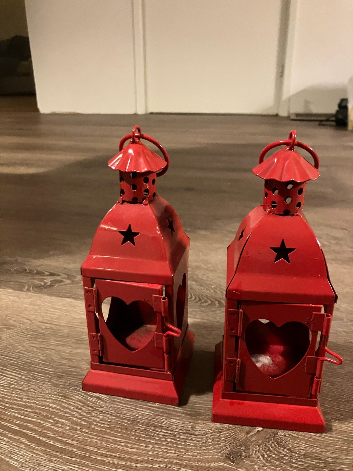 Set van 2 rode metalen lantaarns met hart en ster, Gebruikt, Ophalen of Verzenden, Landelijk, Metaal