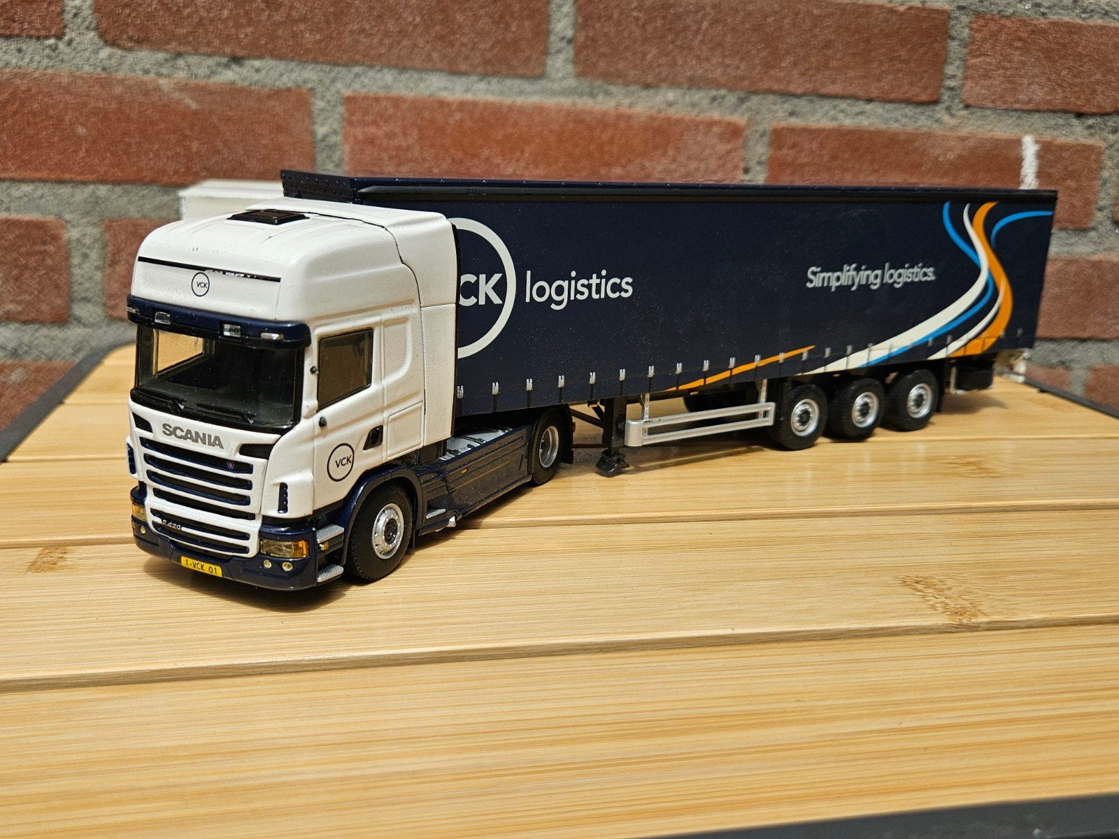 WSI Scania R420 VCK Logistics zeiloplegger 1:50 vrachtauto, Hobby en Vrije tijd, Modelauto's | 1:50, Ophalen of Verzenden, Gebruikt