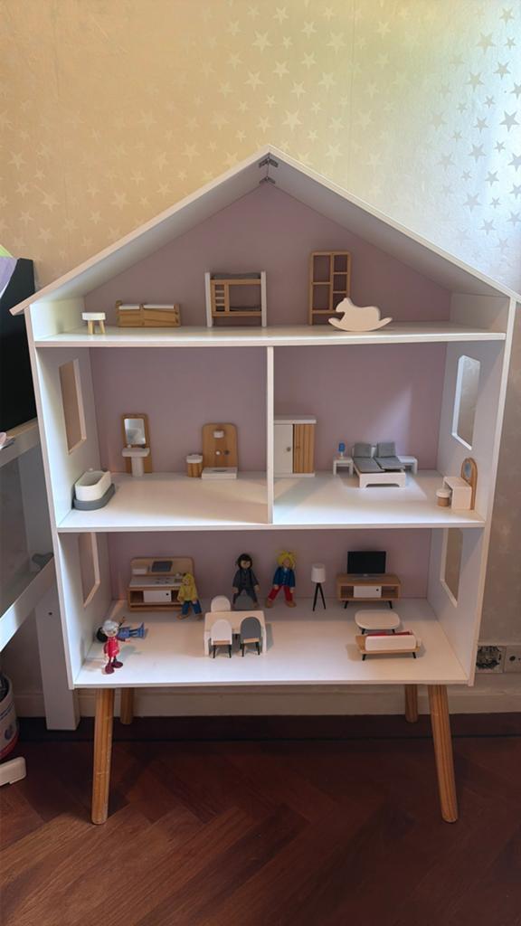 Waanzinnig poppenhuis inclusief meubels en poppetjes, Ophalen, Zo goed als nieuw, Poppenhuis