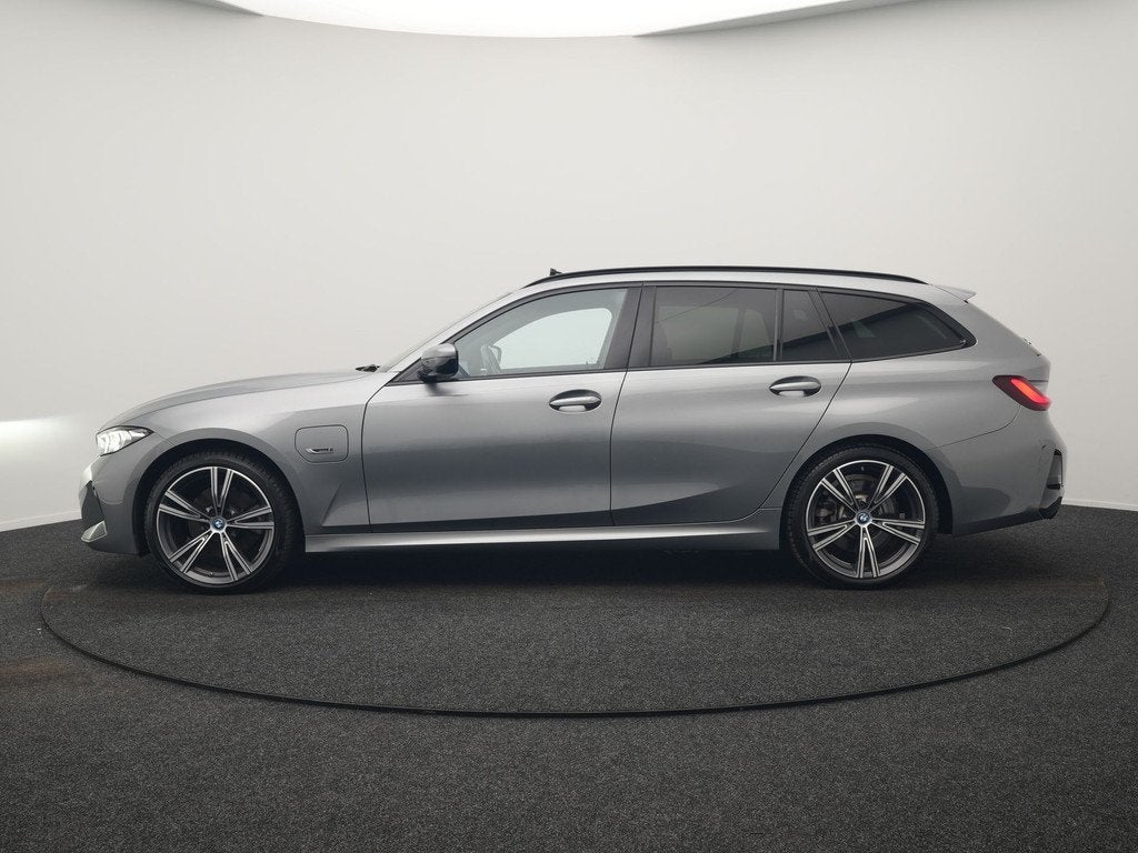 BMW 3 Serie Touring 330e M Sport FACELIFT PHEV 293pk Dealer, 1998 cc, Achterwielaandrijving, Gebruikt, Zwart