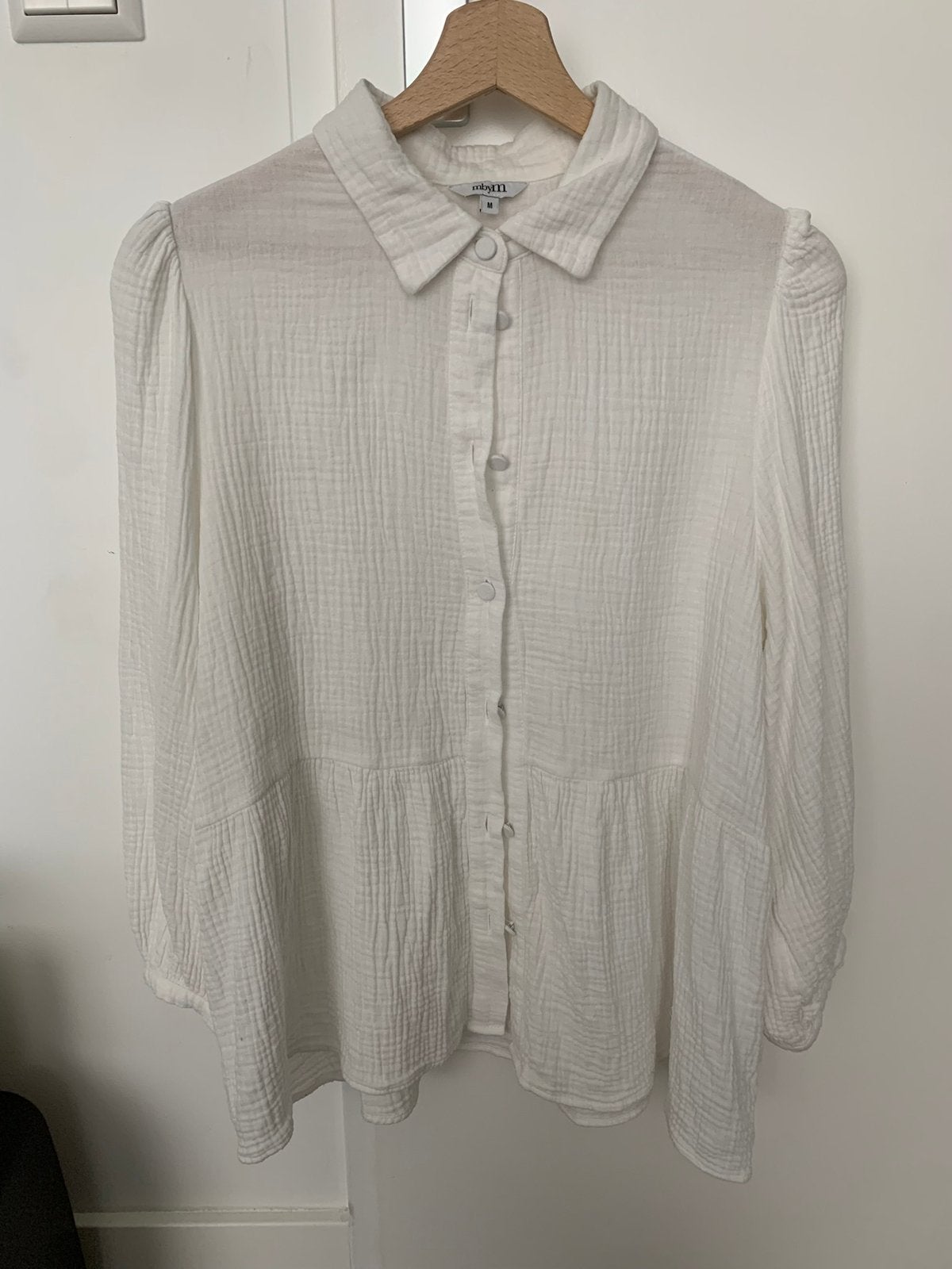 Witte mousseline blouse, mbyM, maat M, Ophalen, Zo goed als nieuw, Maat 38/40 (M), Wit