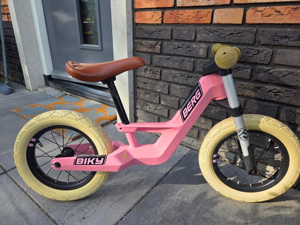 Loopfiets bikey berg roze, Fietsen en Brommers, Fietsen | Kinderfietsjes, Ophalen, Zo goed als nieuw, Minder dan 16 inch