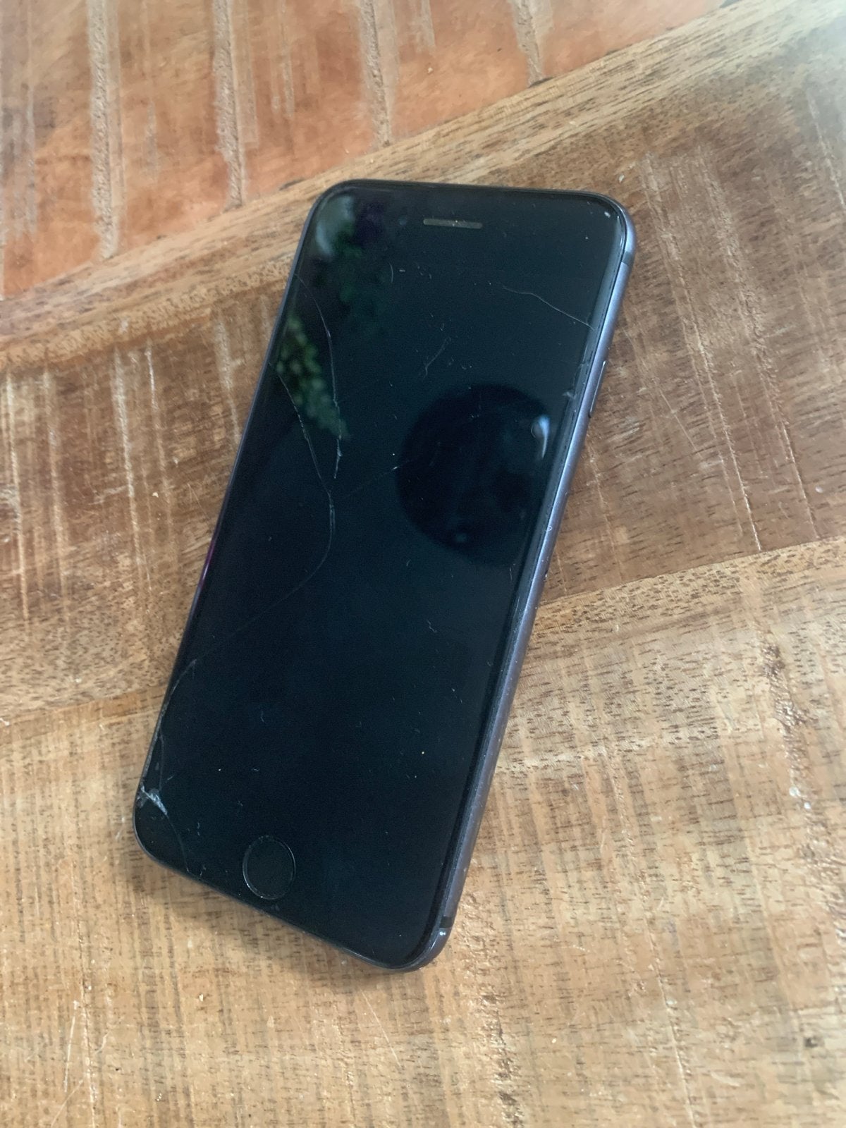 iPhone 8 Zwart - Gebruikt met barsten in scherm, Telecommunicatie, Mobiele telefoons | Apple iPhone, Ophalen of Verzenden, Niet werkend