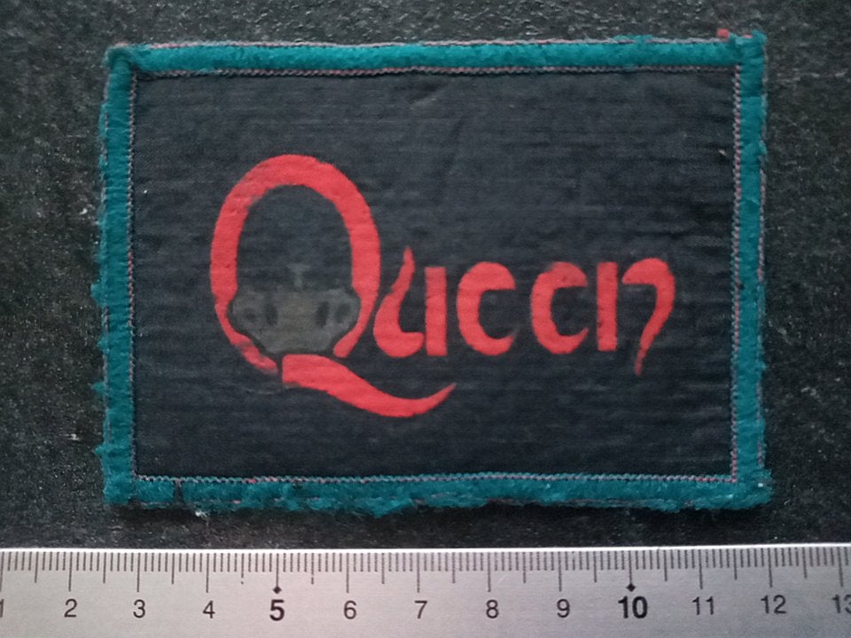 Queen zeer  zeldzame 80's vintage Queen logo patch qu5, Ophalen of Verzenden, Zo goed als nieuw, Kleding