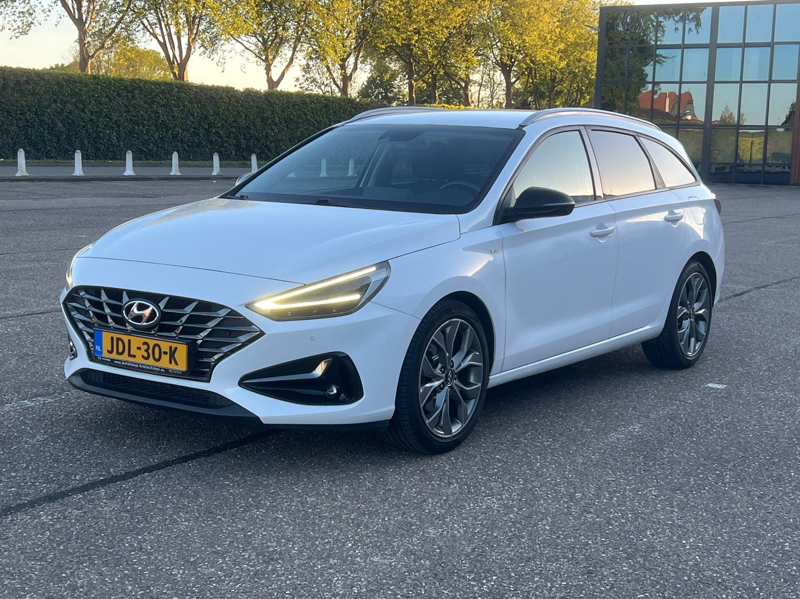 Hyundai i30 1.5 T-gdi 48V 160pk Aut 2021 Wit, Auto's, Hyundai, 4 cilinders, Wit, Stationwagon, I30