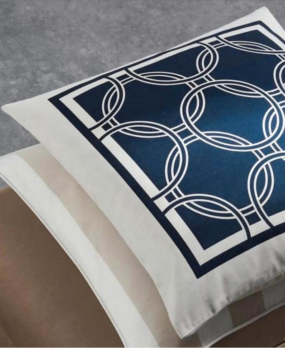2 H&M Home Kussenhoezen (Nieuw!) met Kaartje., Overige merken, Blauw, Nieuw, Ophalen of Verzenden