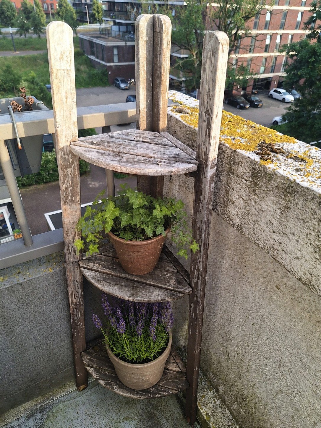 Houten hoekrek voor planten of decoratie, Ophalen of Verzenden, Gebruikt