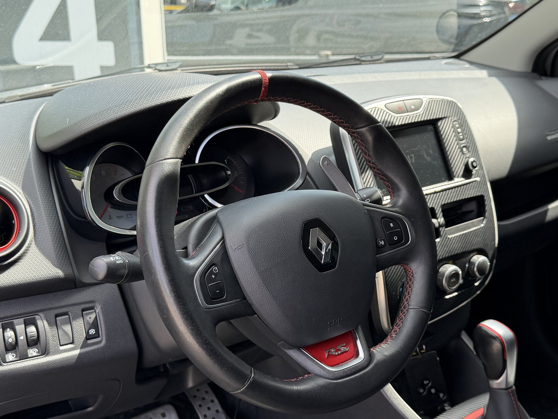 Renault Clio BWJ 2016 | 1.6T 200PK RS AUTOMAAT | LEER | STOE, Auto's, Renault, 1618 cc, Gebruikt, 4 cilinders, Zwart