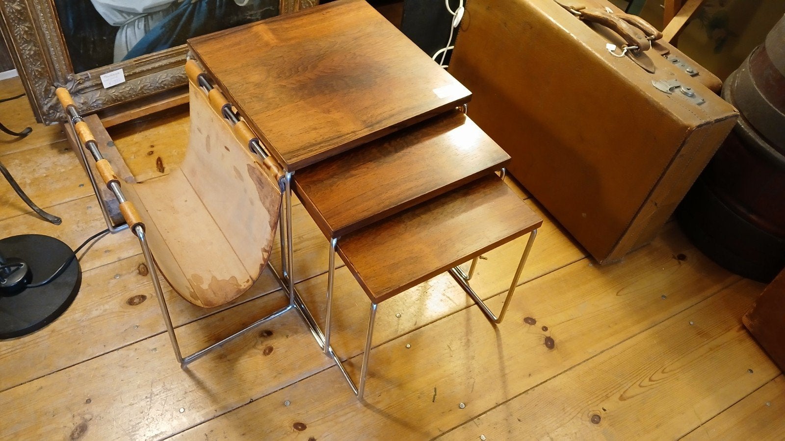 Vintage Brabantia '70 mimiset  / bijzettafels met krantenbak, 45 tot 60 cm, Minder dan 55 cm, Gebruikt, Rond
