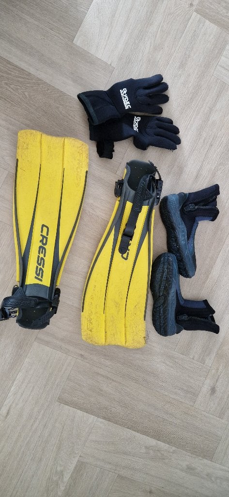 Cressi duikset – vinnen, duikschoenen en handschoenen, Watersport en Boten, Ophalen, Gebruikt, Zwem- of Duikvliezen