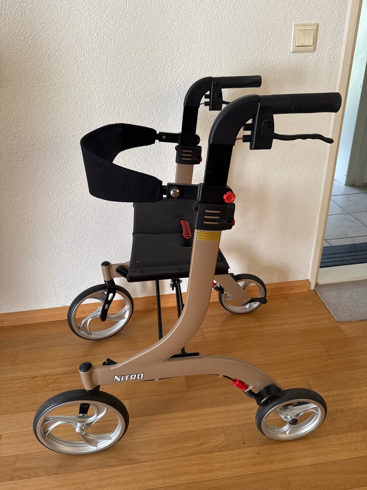 Nitro M rollator, Diversen, Ophalen, Lichtgewicht