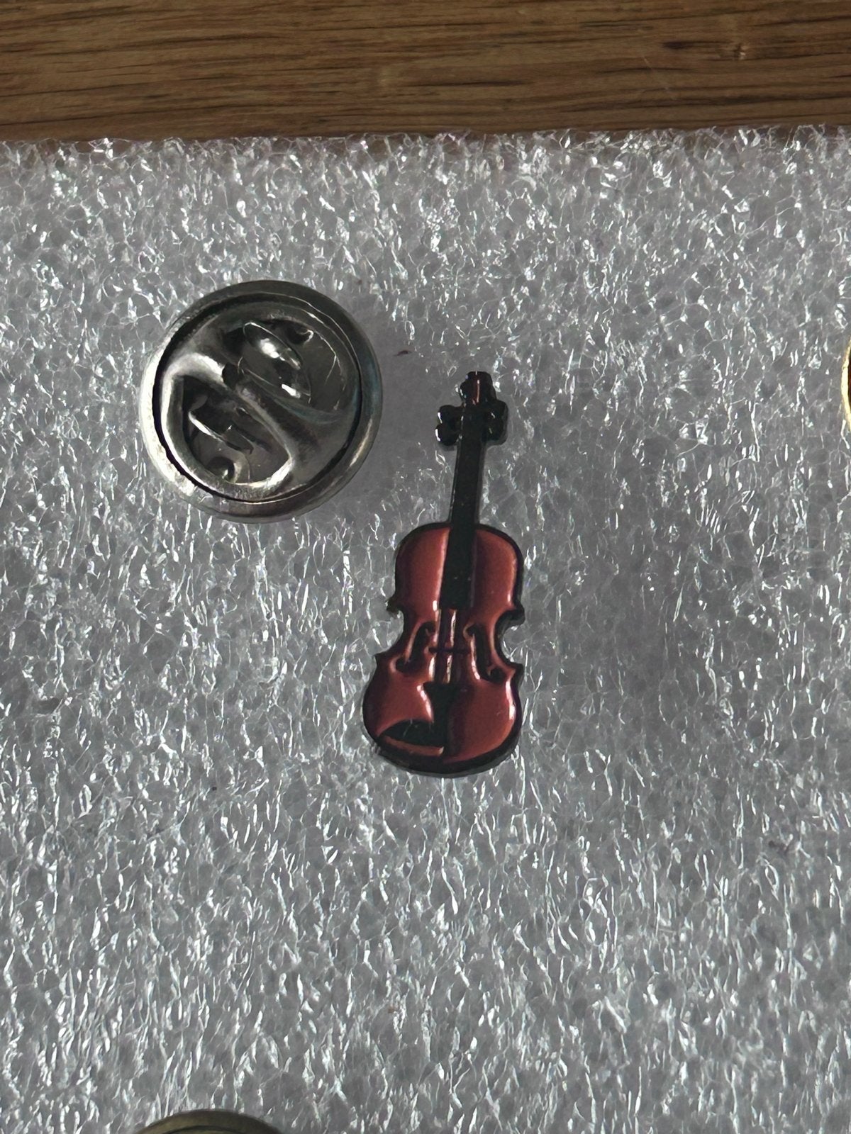 Muziek instrument viool speldje pin, Ophalen of Verzenden, Gebruikt, Overige onderwerpen, Speldje of Pin