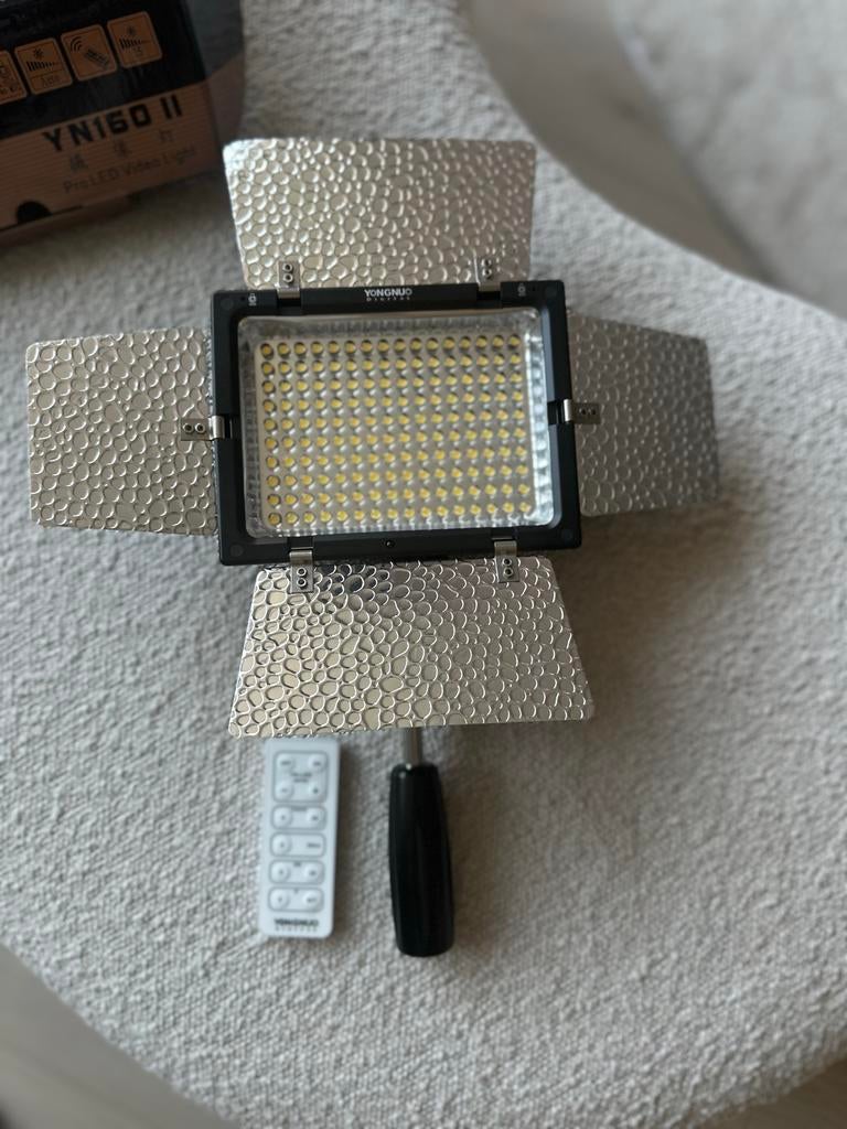 Yongnuo YN 160 II Pro LED Videolamp - Zo goed als nieuw, Ophalen, Zo goed als nieuw, Lamp of Flitsset