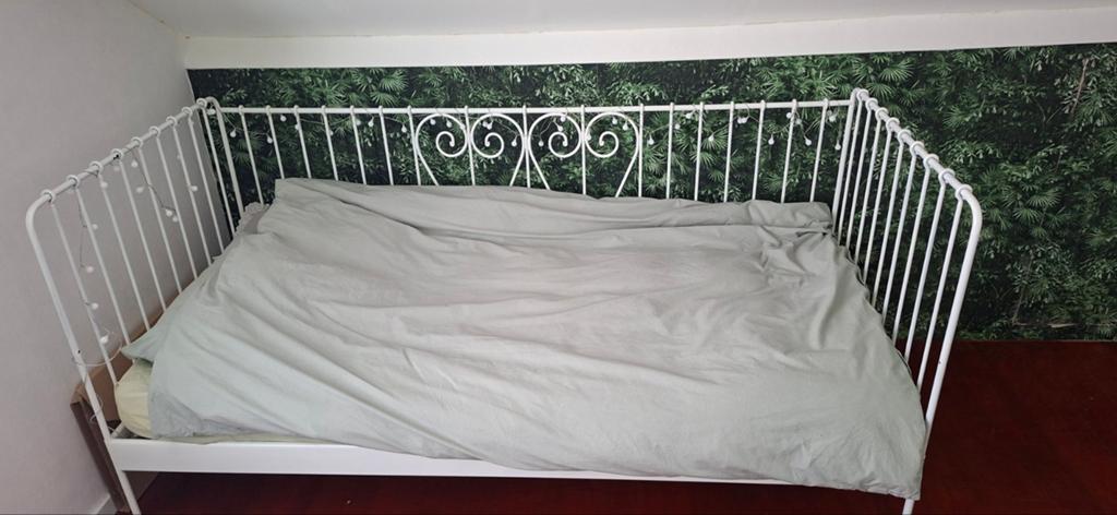 Wit metalen bedframe, eenpersoons, 90x200 cm, Huis en Inrichting, Slaapkamer | Bedden, Ophalen, Gebruikt, 90 cm, Eenpersoons