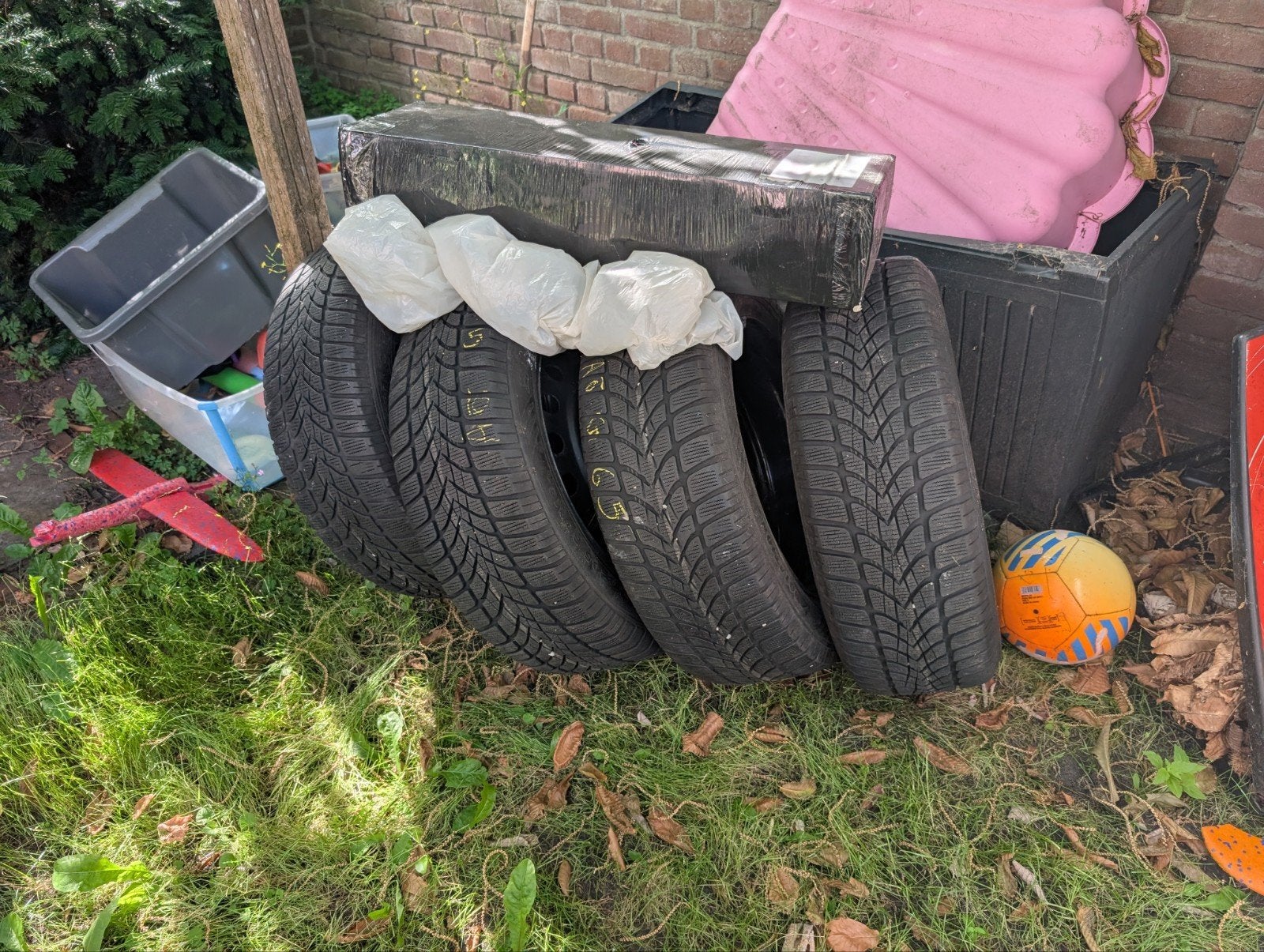 Winterbanden met velgen 205/60R16, Ophalen, Gebruikt, 16 inch, Banden en Velgen