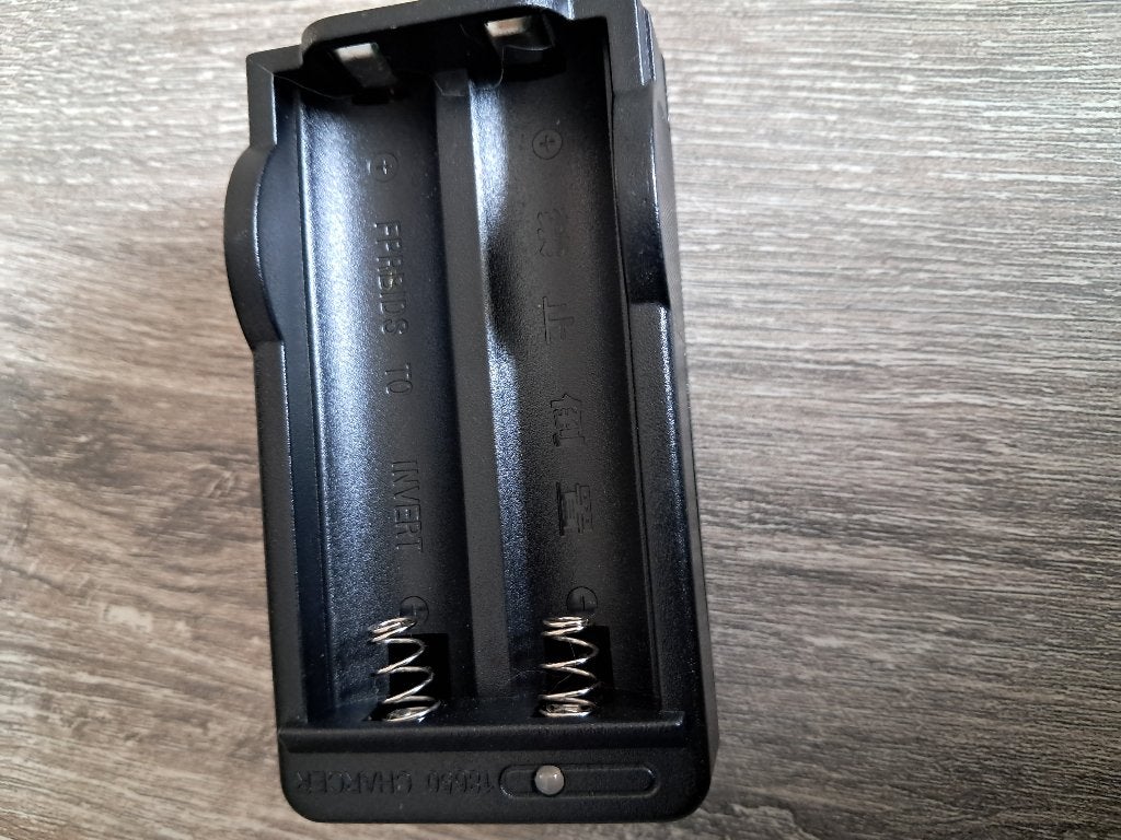 Batterij Oplader Voor In Het Stopcontact, Audio, Tv en Foto, Opladers, Ophalen, Zo goed als nieuw