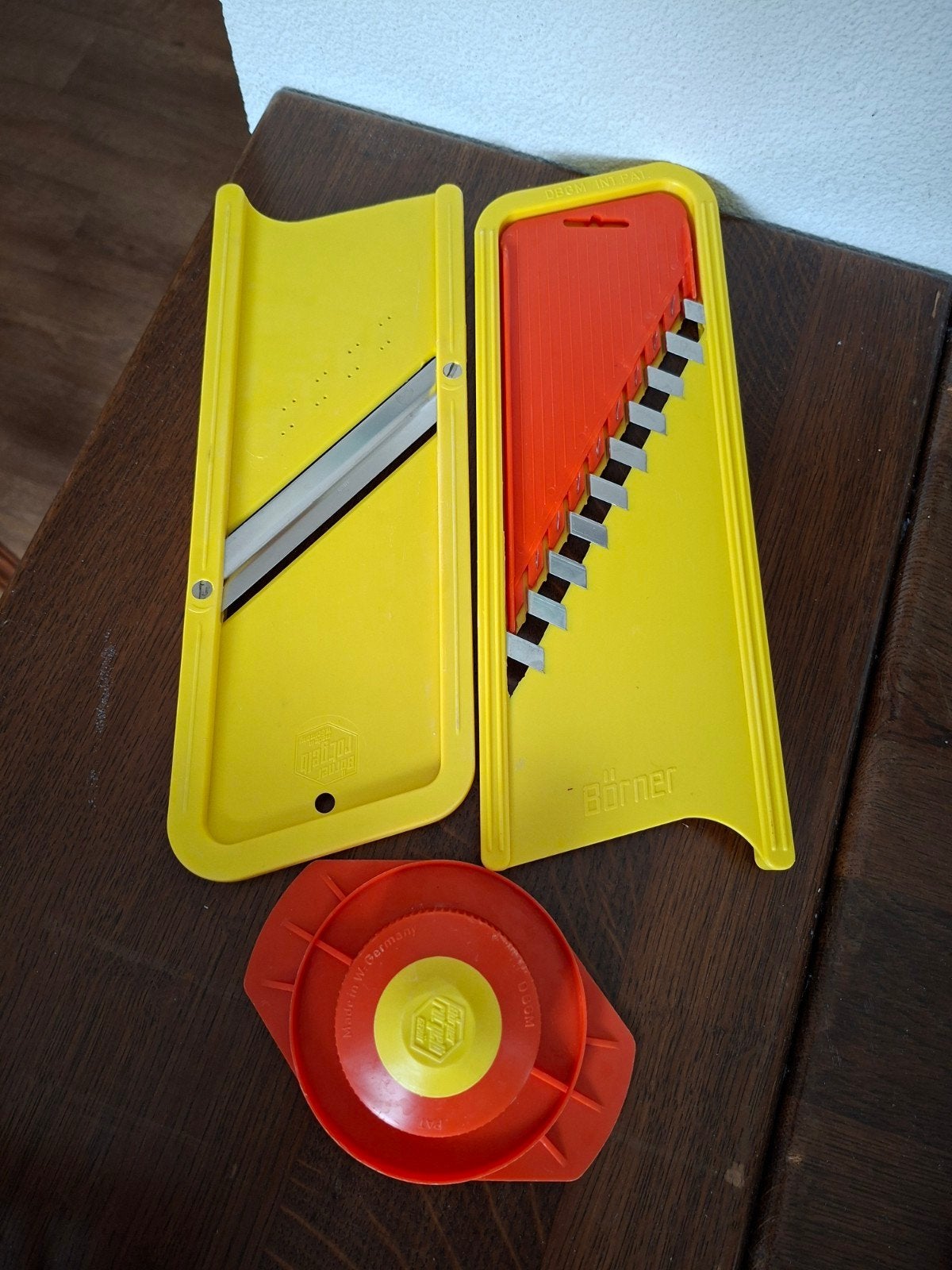 Borner V-schaaf / mandoline - geel, Gebruikt, Ophalen of Verzenden, Snijmachine, Overige merken