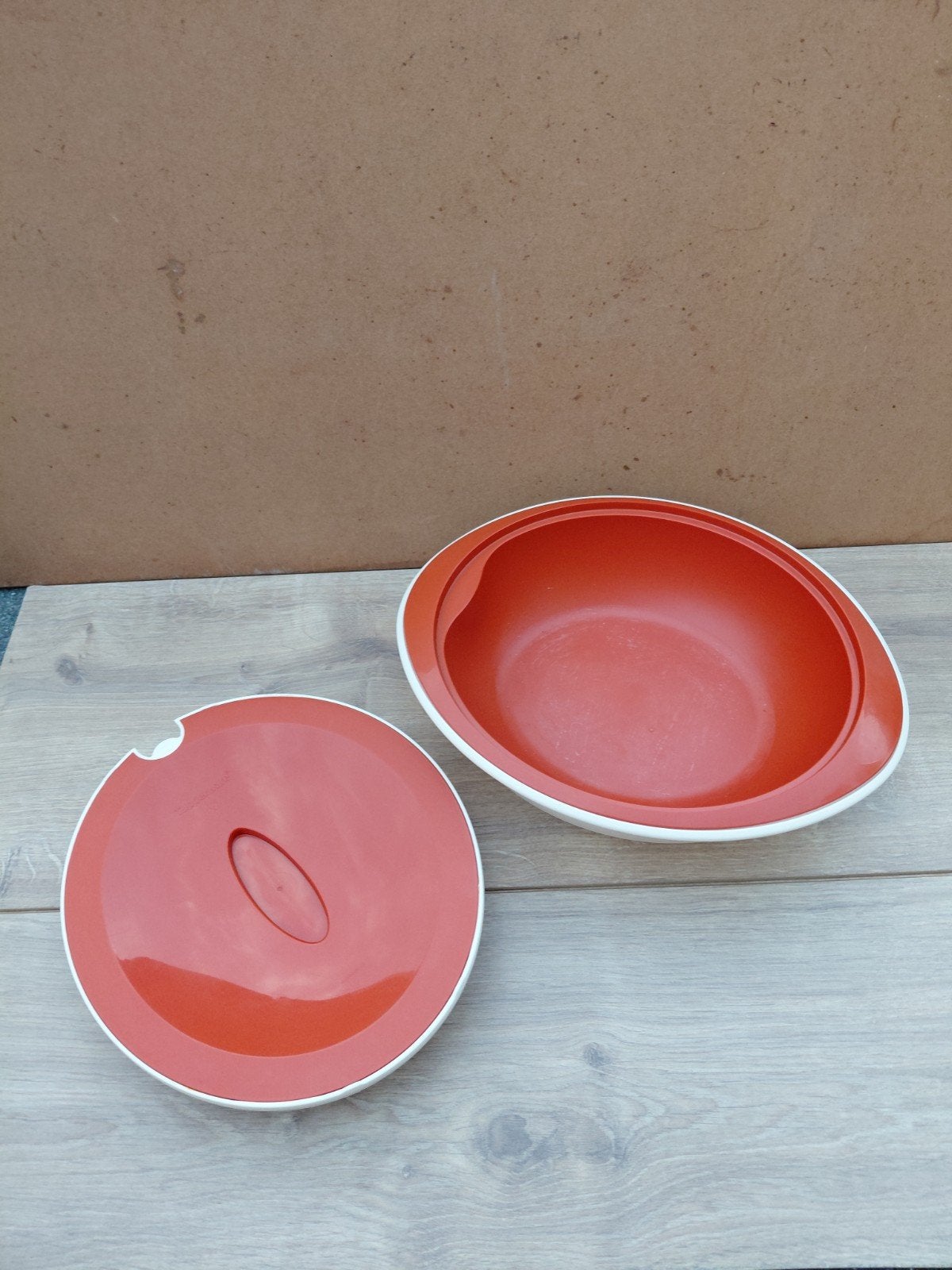 Vintage Tupperware schaal met deksel - Oranje/Wit, Gebruikt, Schaal, Oranje, Ophalen of Verzenden