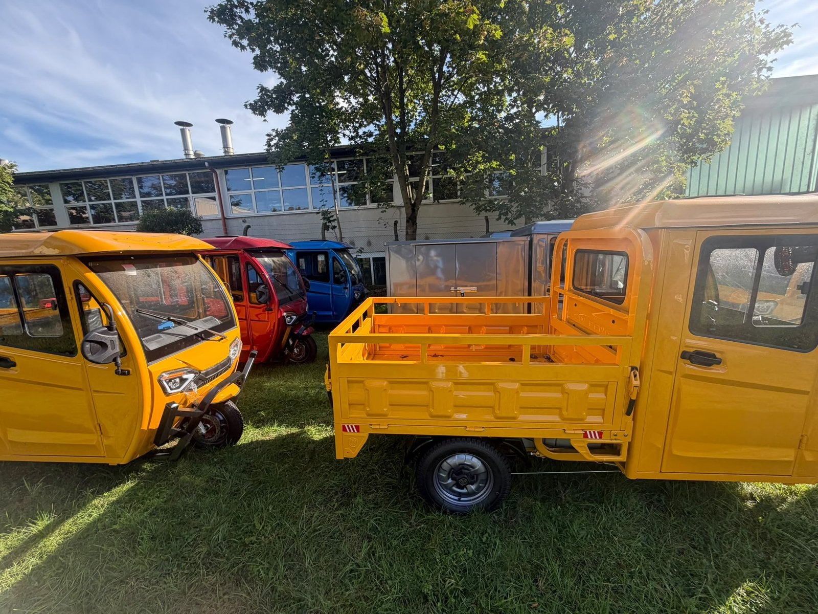 Tuk tuk met kieper en tuk tuk met bak, Ophalen of Verzenden