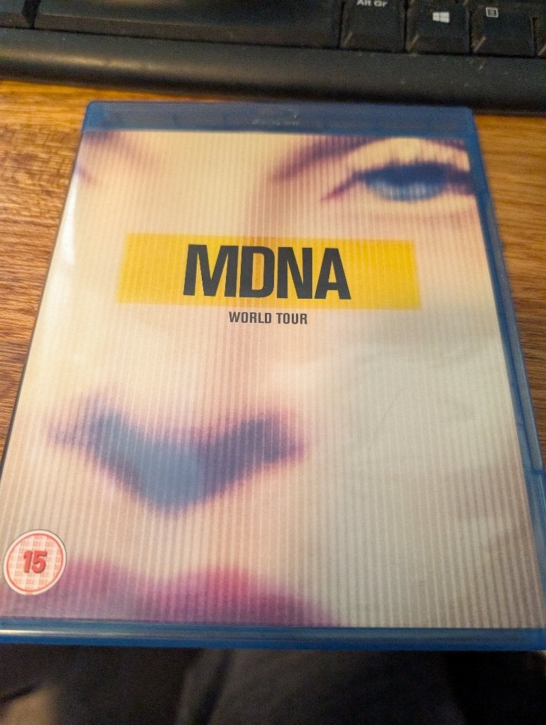 Madonna MDNA blue ray, Ophalen of Verzenden, Zo goed als nieuw, Muziek en Concerten
