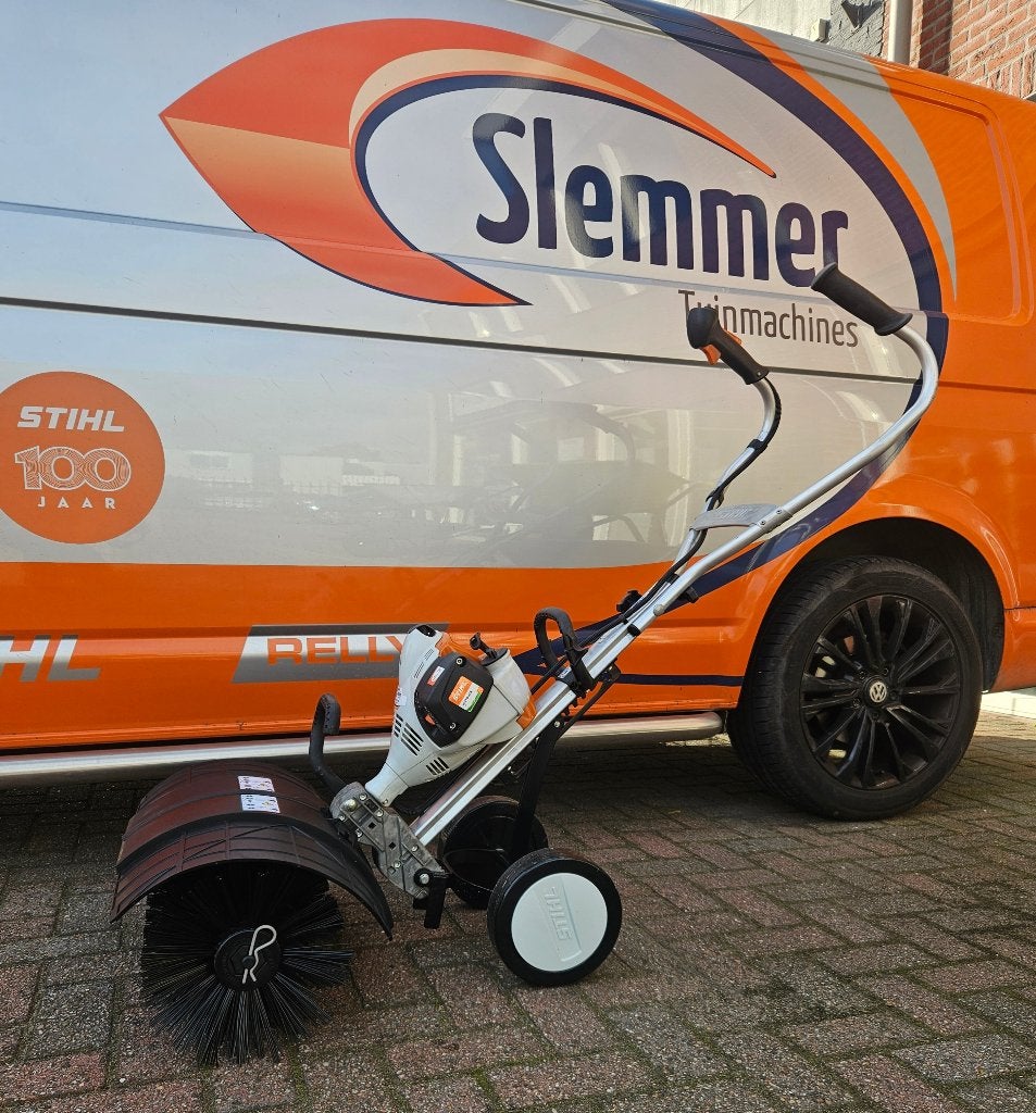 Stihl MM56 MultiMotor veegmachine bj. 2024, Ophalen, Zo goed als nieuw, Stihl