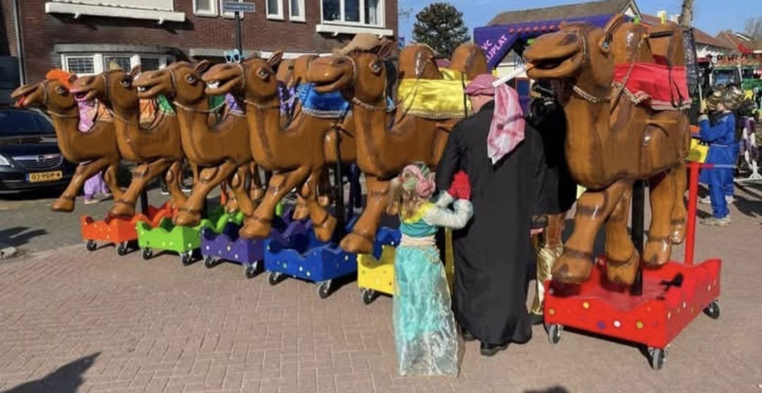 Carnavalswagen/groep kamelenrace, Ophalen, Zo goed als nieuw, Feestartikel, Carnaval