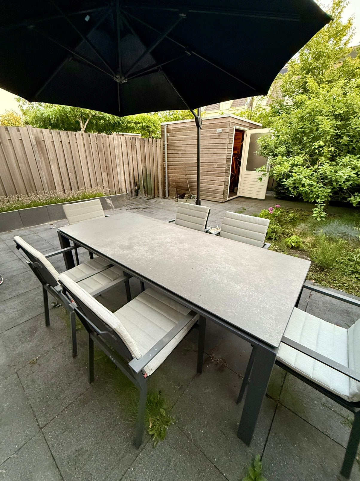 Complete tuinset met zweefparasol, Tuin en Terras, Tuinsets en Loungesets, Gebruikt, Tuinset, Aluminium, 6 zitplaatsen, Eettafel