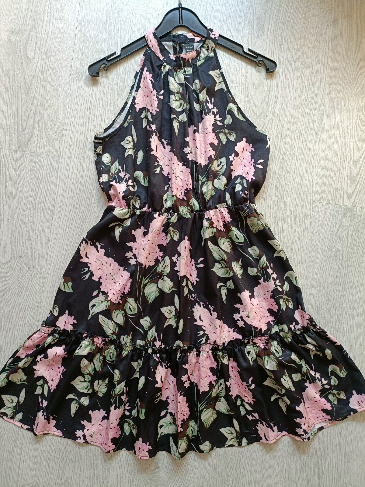 Zwart bloemen jurkje met halternek - Shein, Maat 38/40 (M), Zwart, Ophalen of Verzenden, Gedragen