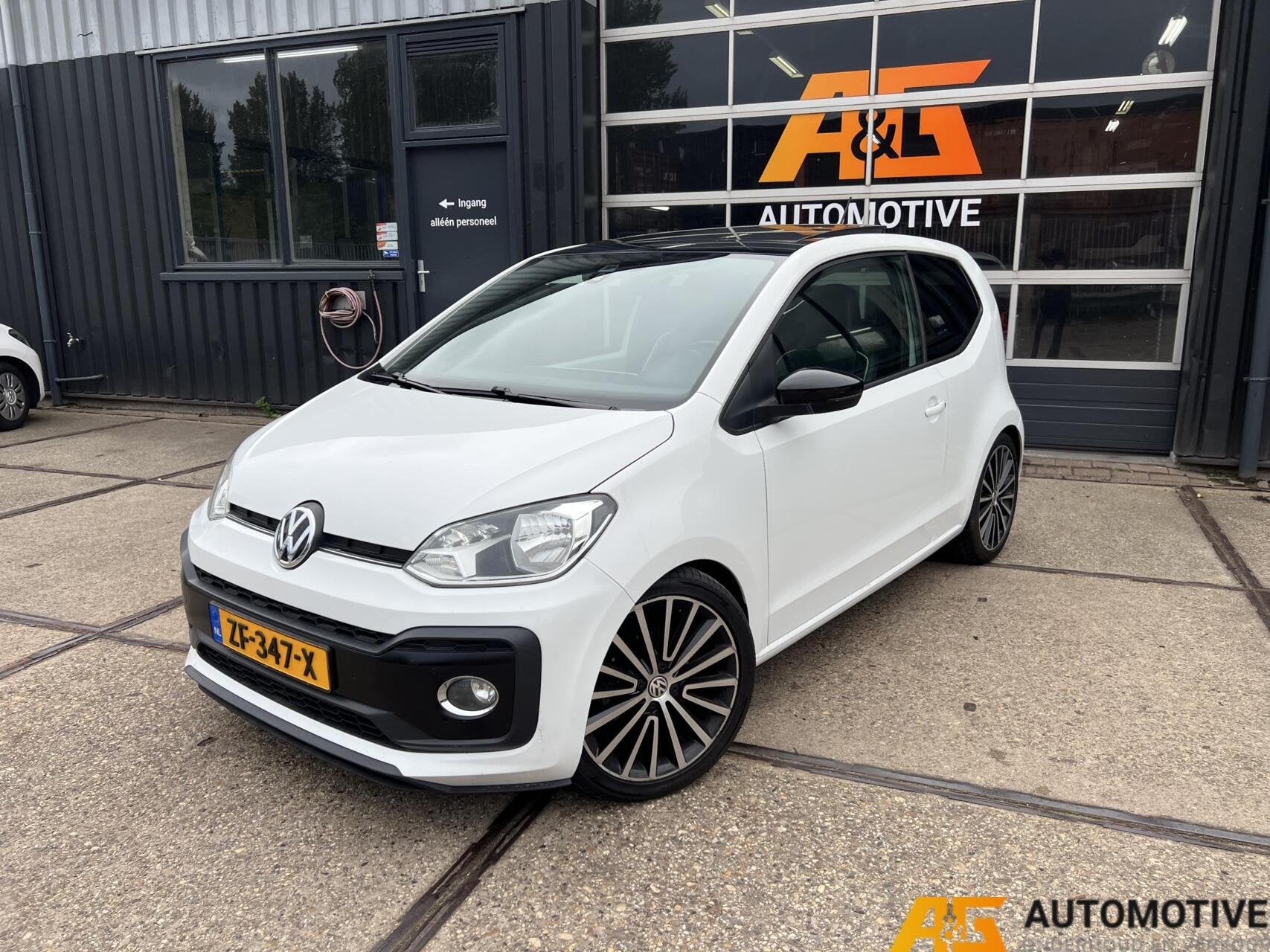 Volkswagen High Up! 1.0 TSI 2017 3DRS Wit | 145PK! | Bomvol, Auto's, Voorwielaandrijving, 4 stoelen, Leder, Bedrijf