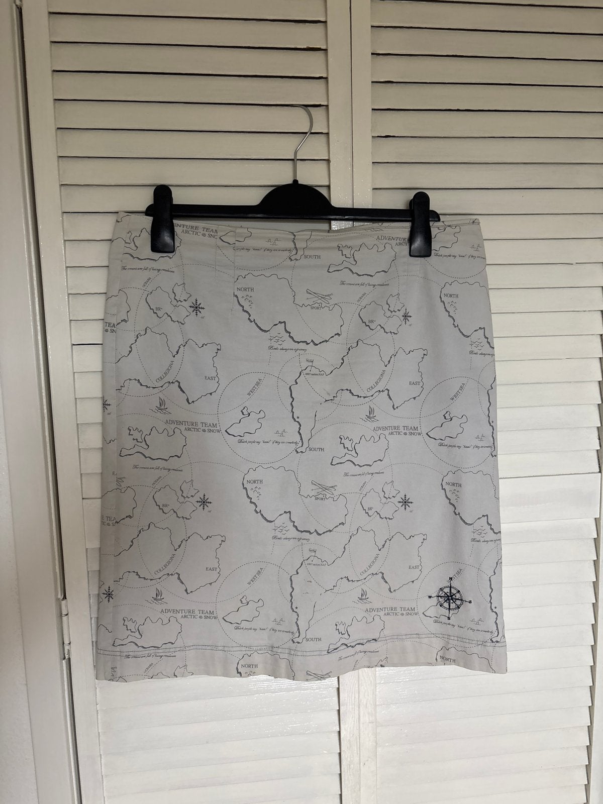 Blue River rok met wereldkaart print, maat 42, Wit, Maat 42/44 (L), Ophalen of Verzenden, Gedragen
