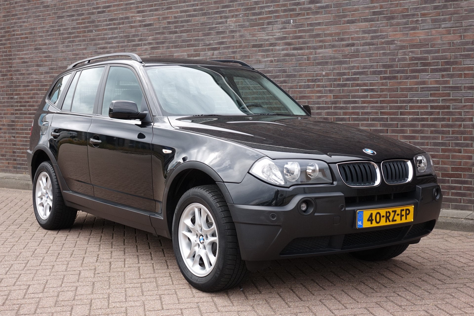 BMW X3 2.0i Introduction, navigatie, mooie en originele auto, 4 cilinders, 150 pk, Parkeersensor, Zwart