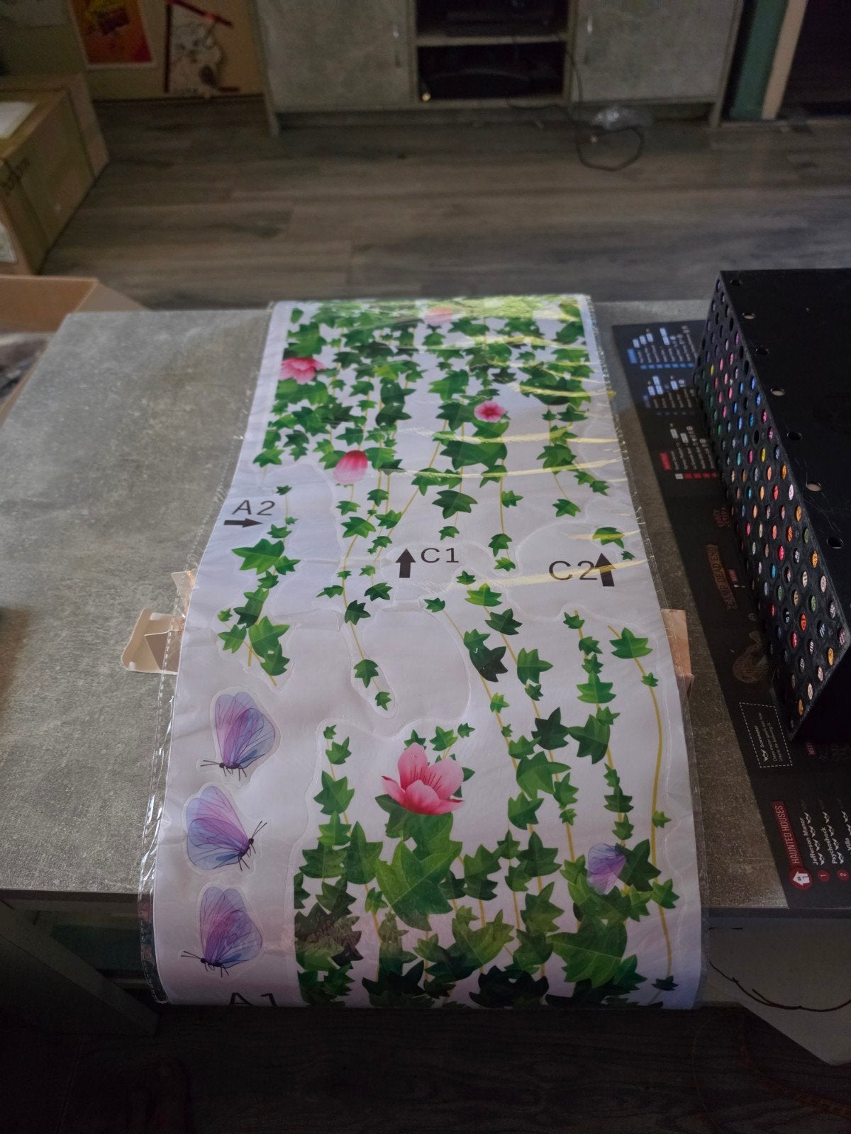 Muursticker Klimop met Vlinders en Bloemen, Meerkleurig, Nieuw, Ophalen of Verzenden, Kunststof