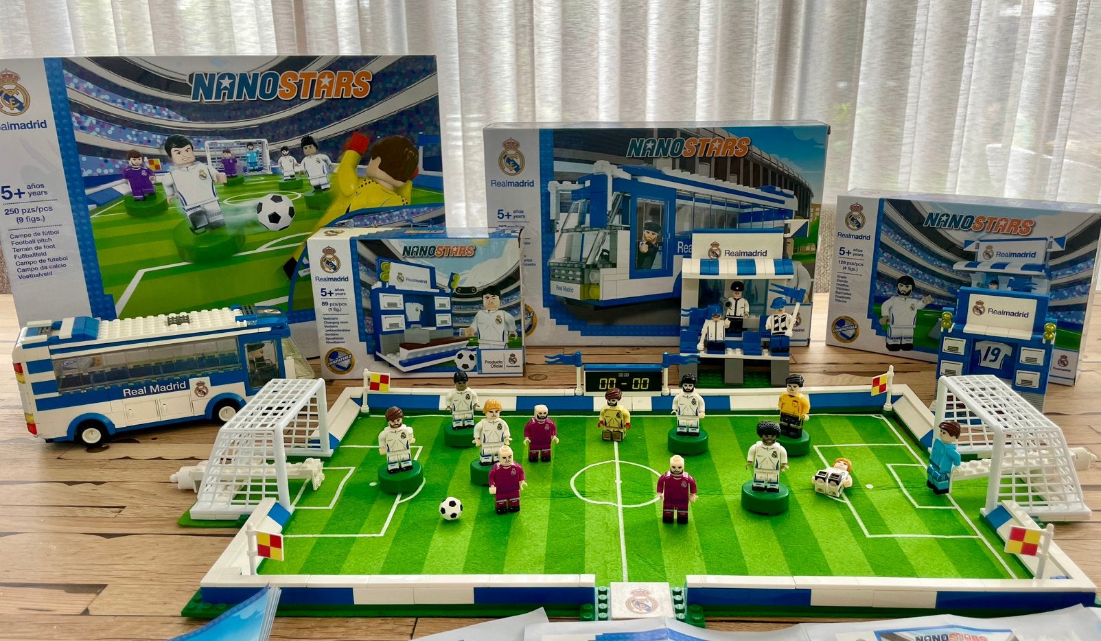 Nanostars Real Madrid Voetbalveld met Bus en Tribune, Ophalen of Verzenden, Gebruikt, Overige merken
