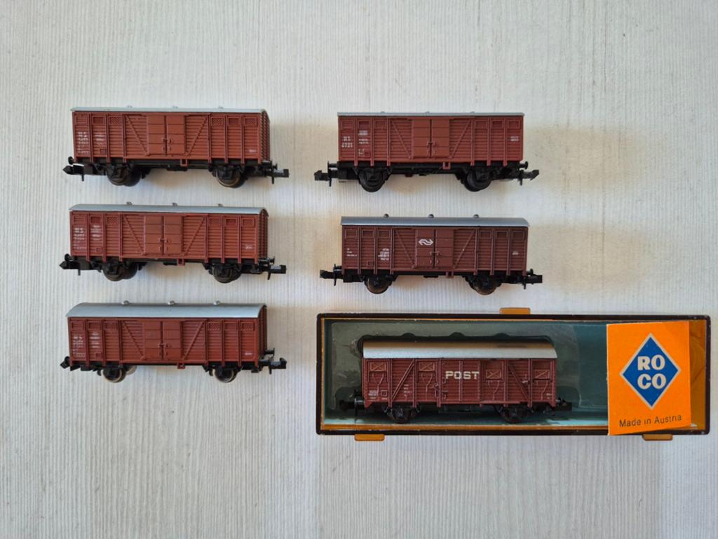 6 Nette N-spoor NS gesloten wagons