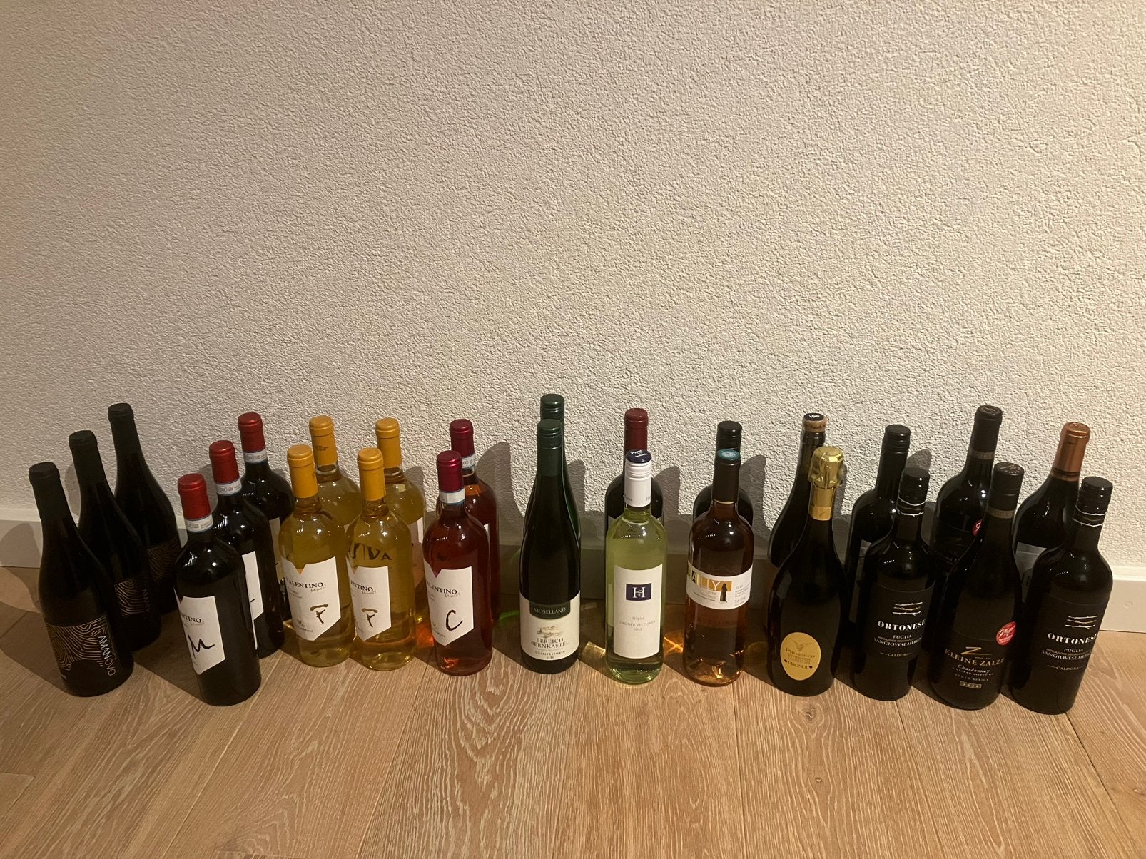 26 flessen wijn o.a. rood-wit-rosé-merlot-prosecco-sauvignon, Verzamelen, Ophalen, Frankrijk, Nieuw, Rode wijn