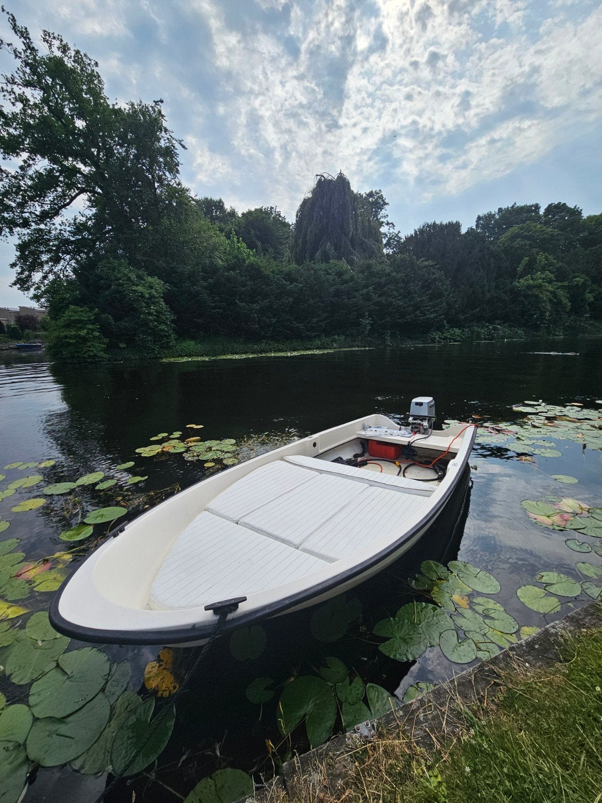 Bootje + 15PK motor + accessoires en trailer, Watersport en Boten, Vis- en Consoleboten, Ophalen, Elektrische start