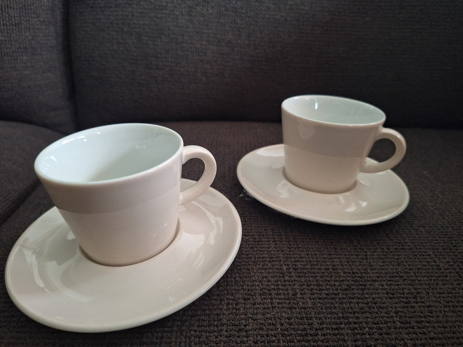 ARZBERG PERLA kopjes met schoteltjes 2 st. (acru), Overige materialen, Ophalen of Verzenden, Zo goed als nieuw, Overige stijlen
