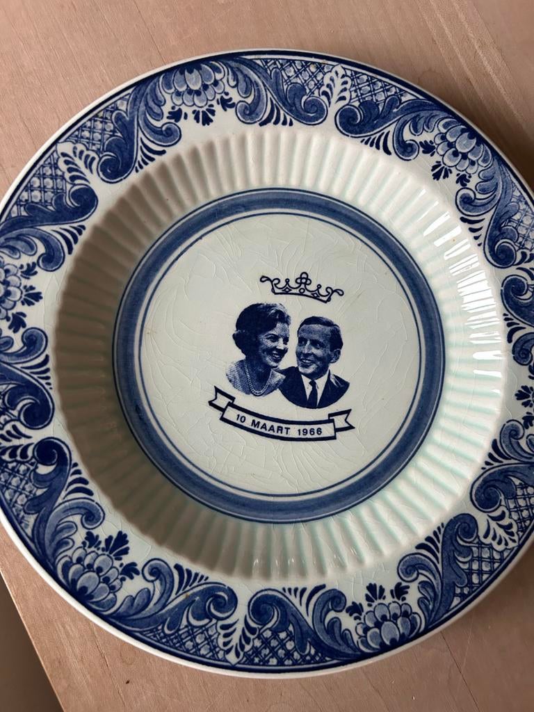 Delfts Blauw bord huwelijk Beatrix en Claus 10 maart 1966, Ophalen of Verzenden